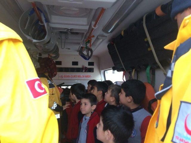 İlkokul Öğrencilerine Ambulans Tanıtıldı