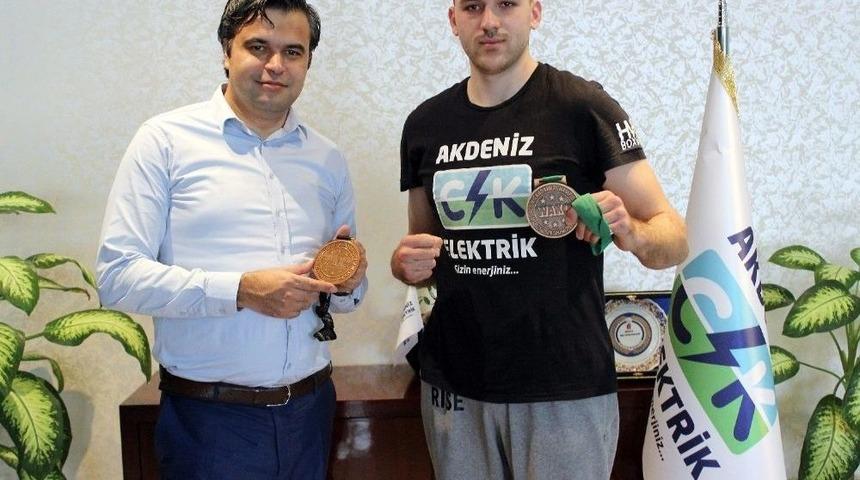 Milli Kick Boks&ccedil;uya Sponsor Desteği