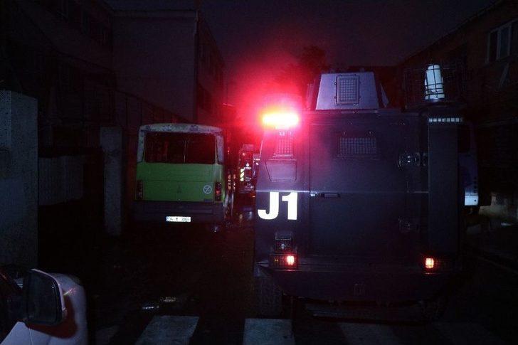 Beyoğlu’nda Park Halindeki Minibüs Kundaklandı, Minibüsün Sahibi Göz Yaşlarına Hakim Olamadı G4