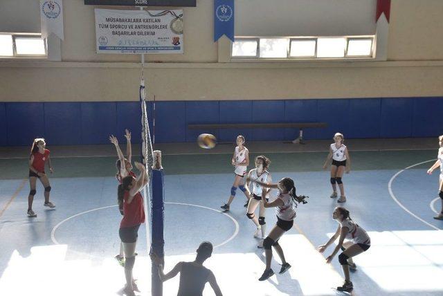 Voleybolda Belediyeler Arası Dostluk Turnuvası