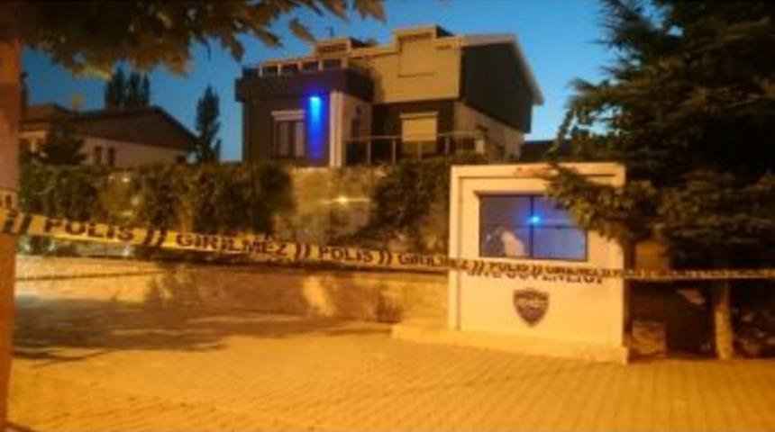 Villanın G&uuml;venliğine Pompalı T&uuml;fekle Ateş A&ccedil;tılar: 1 &Ouml;l&uuml;