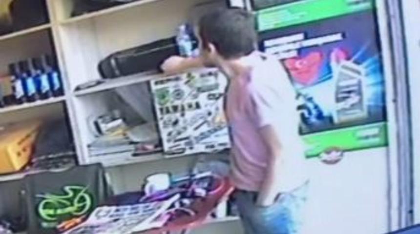 Şarjdaki Telefonu 4 Saniyede &Ccedil;aldı