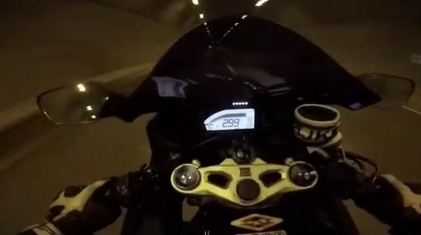 (&ouml;zel) İstanbul&rsquo;da &ldquo;300 Kilometre&rdquo; Hızda Tek Teker Ter&ouml;r&uuml; Kamerada