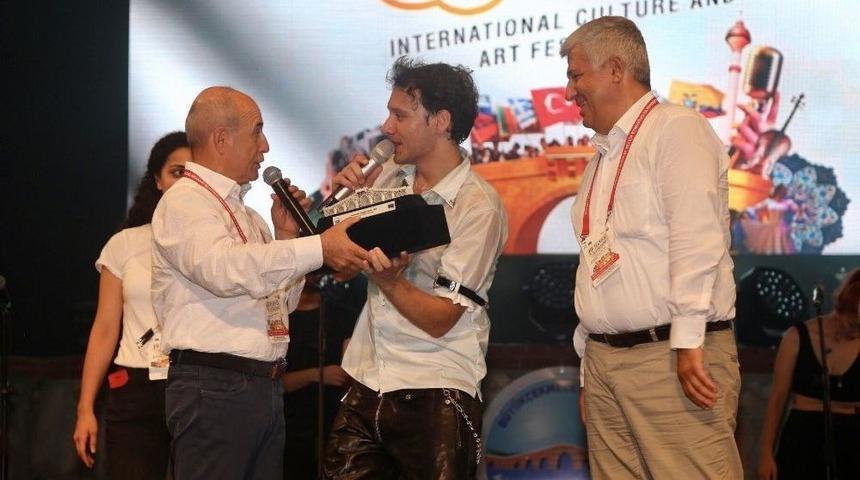 Edis&rsquo;in Binlerce Hayranı B&uuml;y&uuml;k&ccedil;ekmece&rsquo;ye Akın Etti