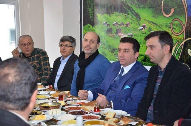 Başkan Bakıcı Karadenizliler Derneği İle Bir Araya Gelerek Yöresel Lezzet Mıhlamanın Tadına Baktı