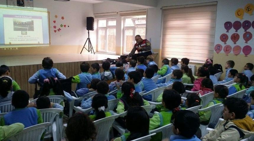 Jandarmadan &Ouml;ğrencilere Trafik Eğitimi