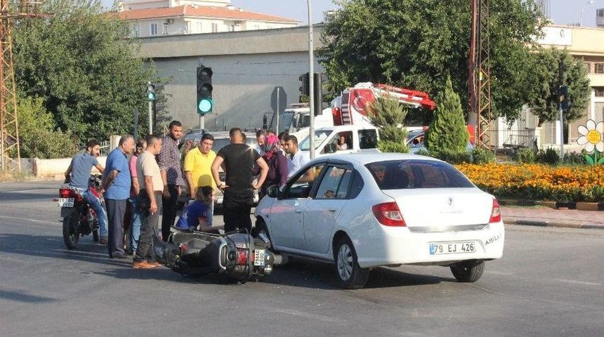 (&ouml;zel) Işık İhlali Yapan Otomobile Motosiklet &Ccedil;arptı: 1 Yaralı
