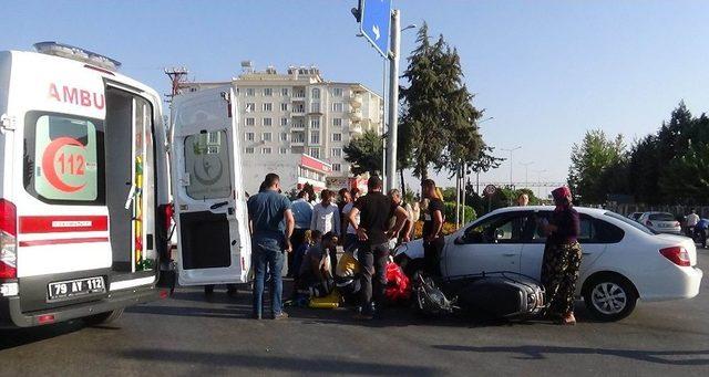 (özel) Işık İhlali Yapan Otomobile Motosiklet Çarptı: 1 Yaralı