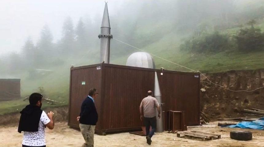Rize&rsquo;de Seyyar Cami G&ouml;renleri Şaşırtıyor