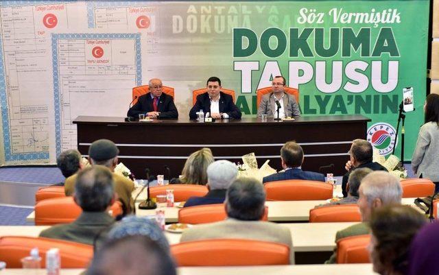 Dokuma’nın Temsili Tapusu, Fabrika Çalışanlarına Verildi