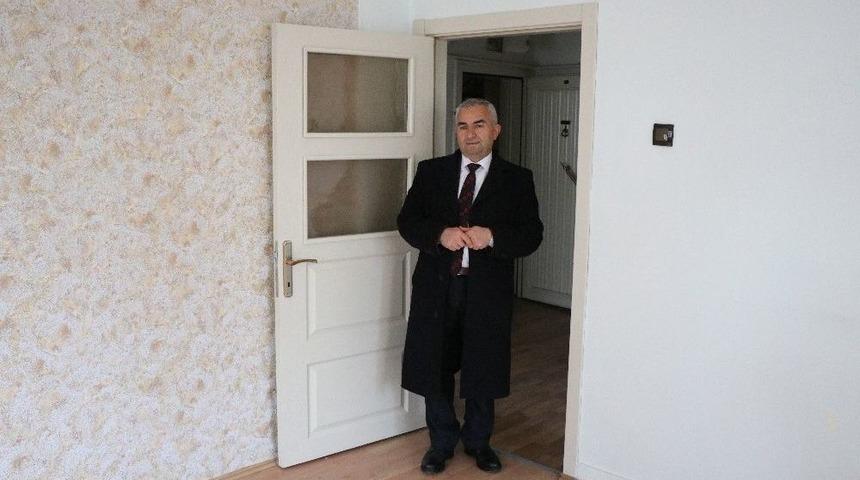 Okuma Hasretini Dindirmek İ&ccedil;in &Ouml;ğrencilere Ev Bağışladı