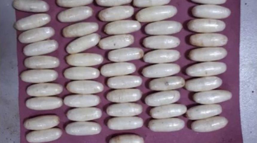 Uyuşturucu Kuryesinin Sindirim Sisteminden Kokain Dolu 51 Kaps&uuml;l &Ccedil;ıkarıldı