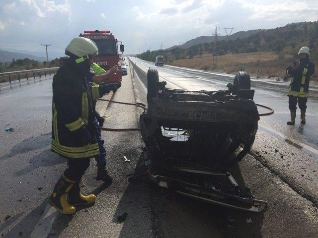 Yanan Otomobilden Çıkarılan Yaşlı Adam Hayatını Kaybetti