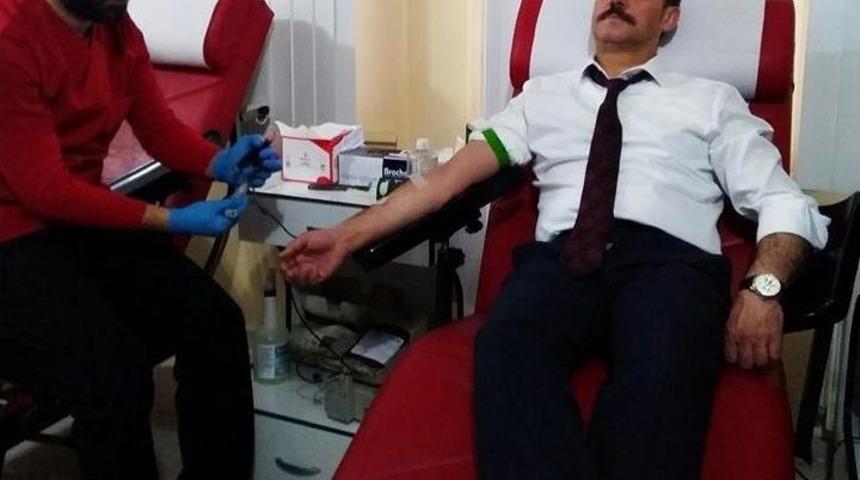 Vali Kemal Yurtna&ccedil; Kan Bağışında Bulundu
