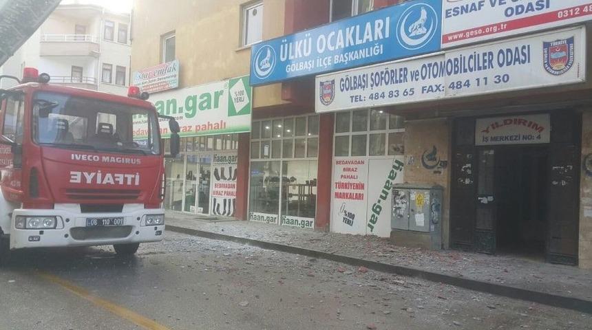 D&ouml;k&uuml;len Sıvalar Tehlike Sa&ccedil;ınca Belediye Harekete Ge&ccedil;ti