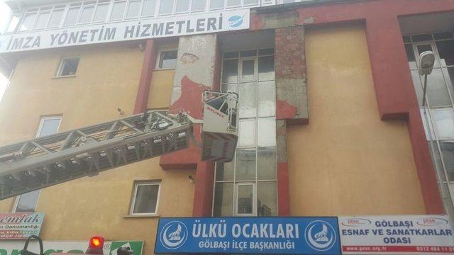 Dökülen Sıvalar Tehlike Saçınca Belediye Harekete Geçti