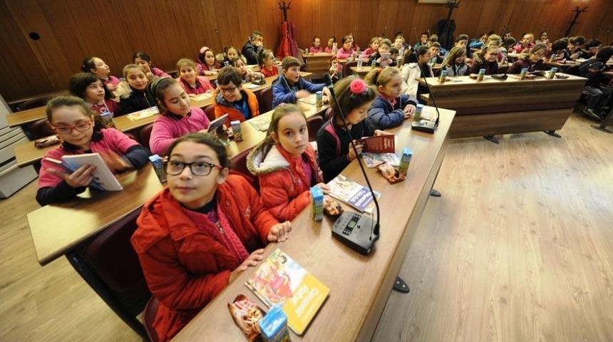 &Ouml;ğrenciler Mecliste Kitap Okudu