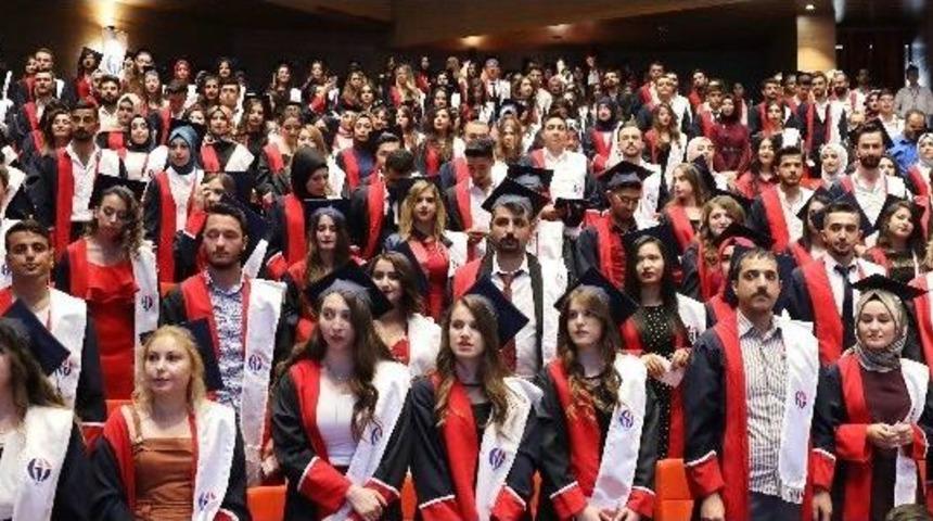 Naci Top&ccedil;uoğlu Myo&rsquo;da Mezuniyet Coşkusu