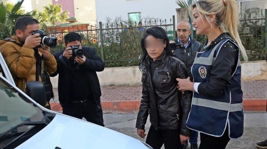 Antalya&rsquo;da Canlı Yayındaki Dayağa 4 G&ouml;zaltı