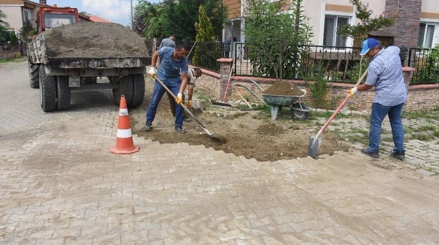 D&uuml;zce&rsquo;de Zarar G&ouml;ren Kaldırımlar Onarılıyor