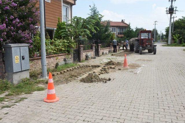 Düzce’de Zarar Gören Kaldırımlar Onarılıyor