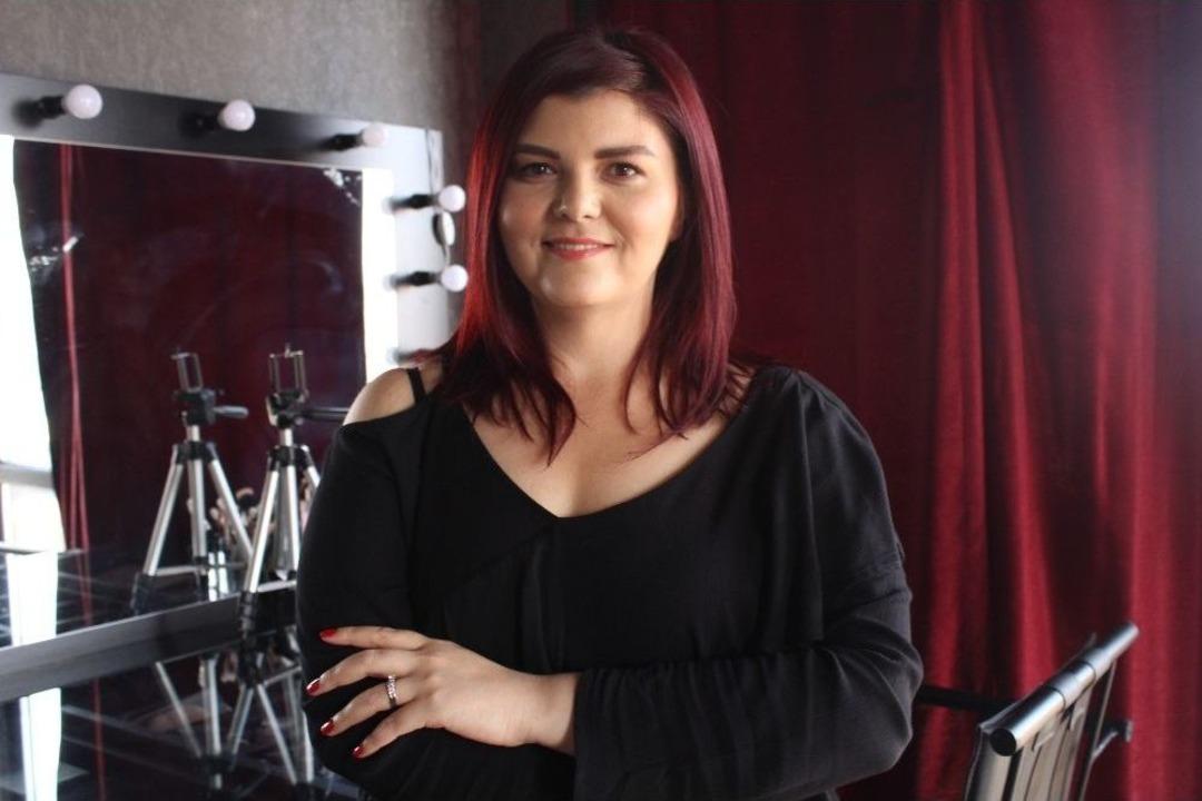 (&ouml;zel) Eleştirilerin Arasından Azmiyle Sıyrıldı