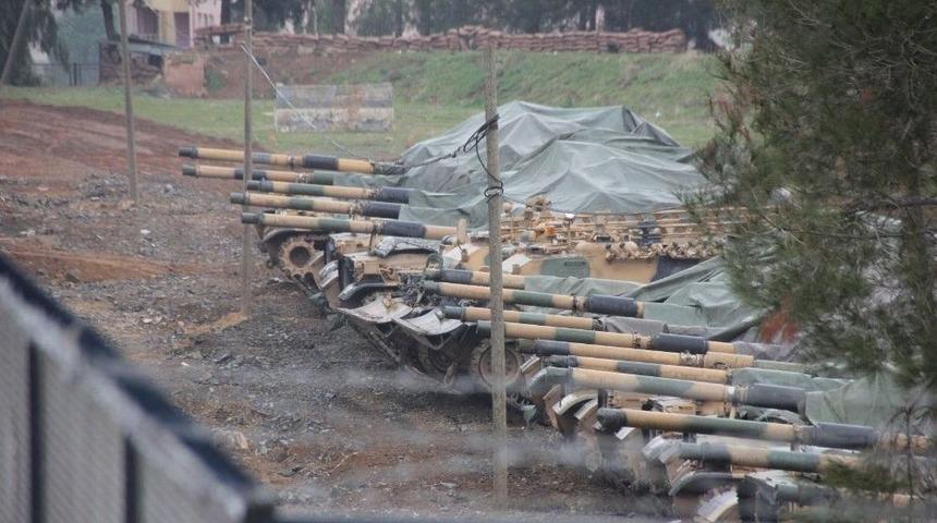Tanklar Ve Zırhlı Askeri Ara&ccedil;lar Afrin İ&ccedil;in Hazır Kıta