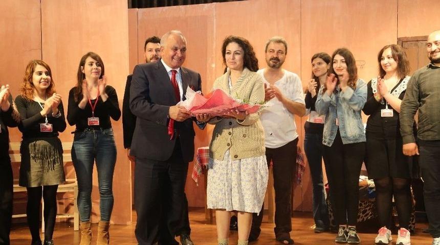 Erdemli Belediyesi Şehir Tiyatrosu&rsquo;na &Ouml;d&uuml;l