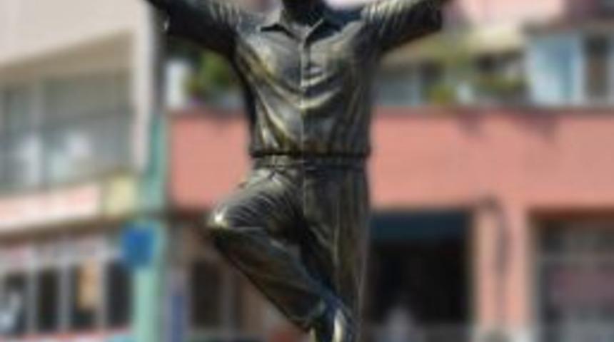 Aliağa&rsquo;da Harmandalı Oynayan Atat&uuml;rk Heykeli Beğenildi