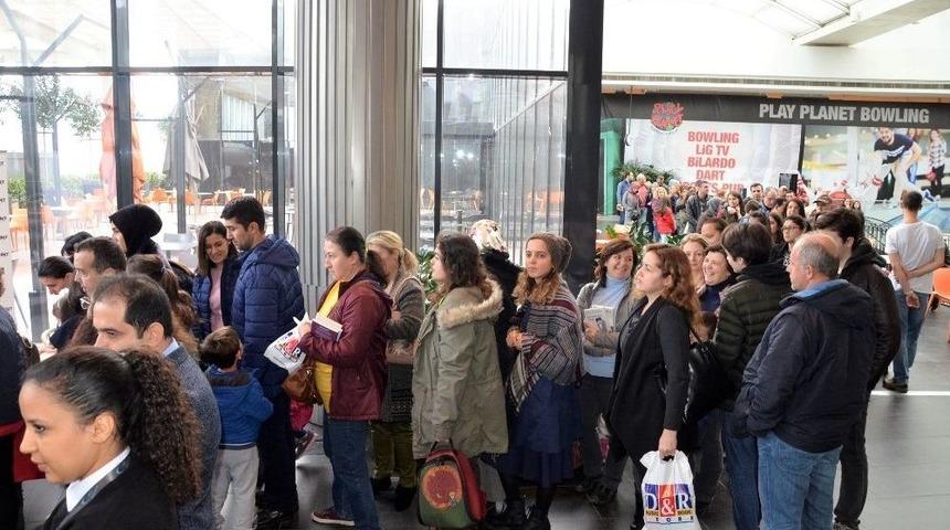 C&uuml;celoğlu&rsquo;nun İmza G&uuml;n&uuml;ne Yoğun İlgi