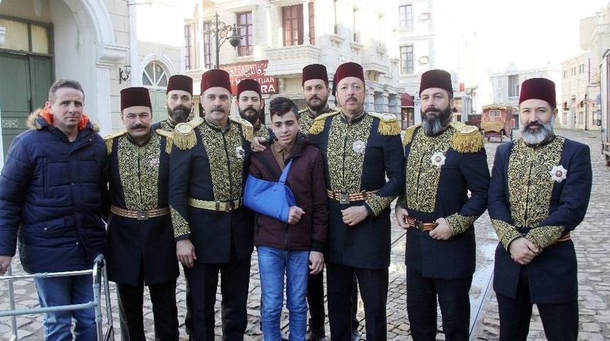 Filistin Direnişinin Sembol İsmi Fevzi El-c&uuml;neydi Payitaht Dizisinin Oyuncuları İle Buluştu