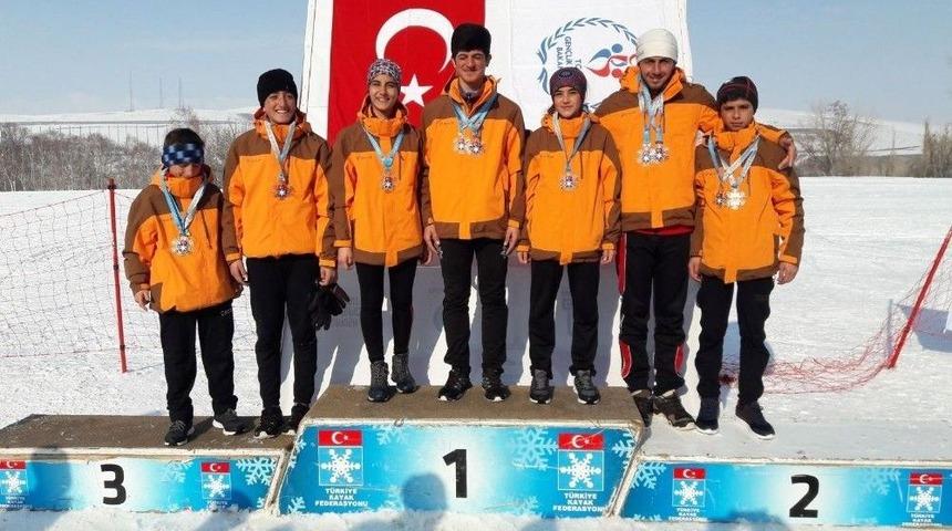 Hakkarili Sporculardan B&uuml;y&uuml;k Başarı