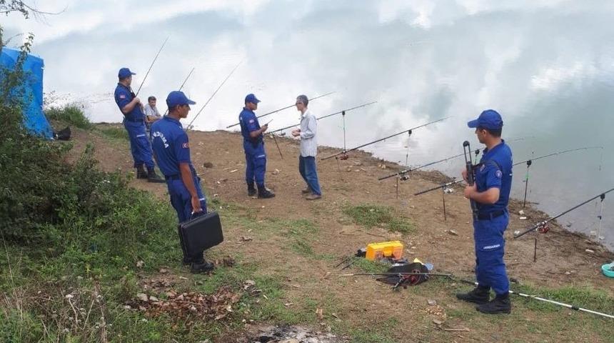 Jandarma Ekipleri Ka&ccedil;ak Avcılara G&ouml;z A&ccedil;tırmıyor
