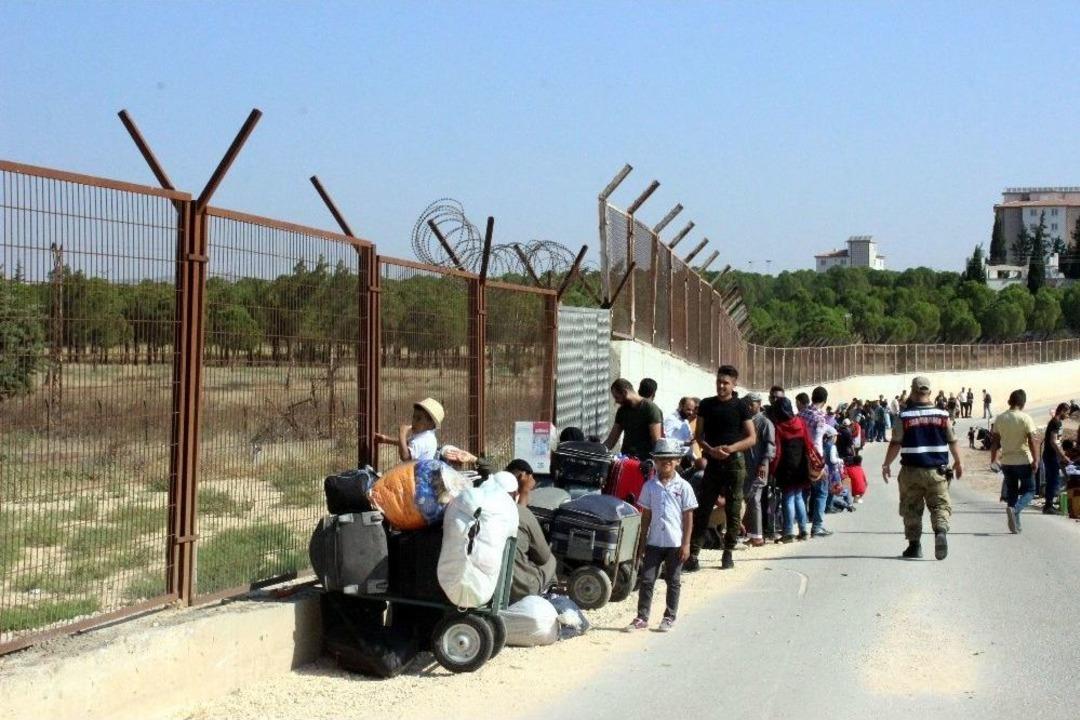 &Uuml;lkelerine Gitmek İsteyen Suriyeliler &Ouml;nc&uuml;pınar&rsquo;a Akın Etti