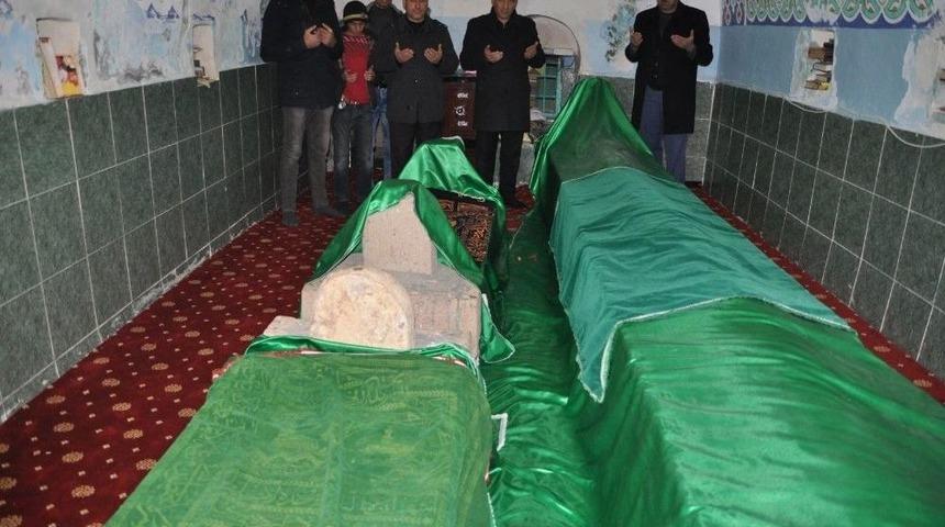 Abdulvahap Gazi T&uuml;rbesi Restore Edilmeyi Bekliyor