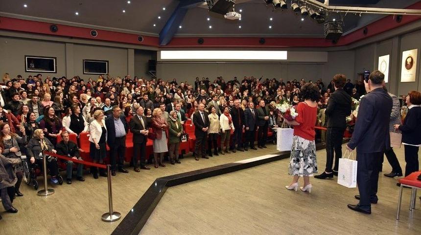 &rsquo;şaka Gibi&rsquo; Oyununa Yoğun İlgi