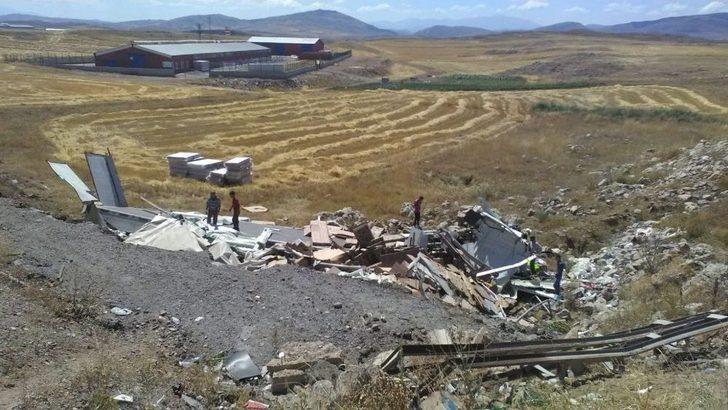 Traktörle Çarpışan Tır Paramparça Oldu G2