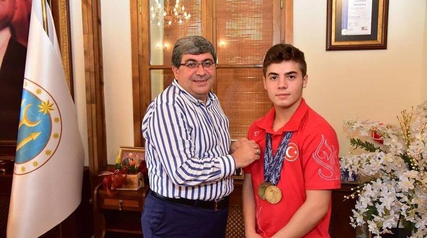 Başkan Can, Avrupa 3’üncüsü Olan Sporcuyu Makamında Ağırladı