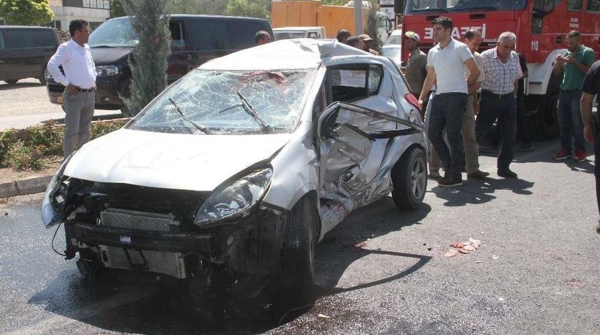 Elazığ&rsquo;da Tatile Gelen Gurbet&ccedil;i Aile Kaza Yaptı: 4 Yaralı