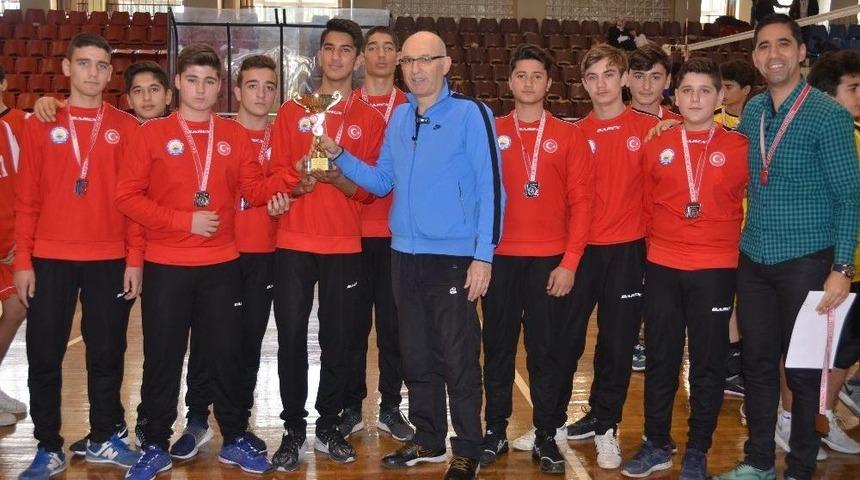 Genç Erkeklerin Şampiyonu İncirliova Spor Lisesi