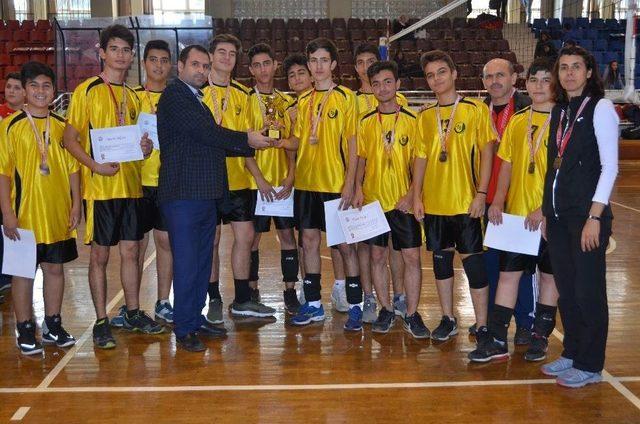 Genç Erkeklerin Şampiyonu İncirliova Spor Lisesi