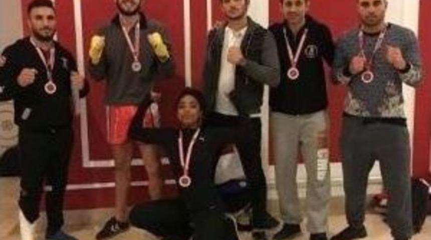 İlk Kez Katıldıkları Şampiyonada Madalyaları Topladılar