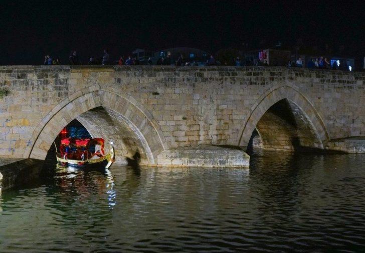 (özel) Yeşilırmak’ta Osmanlı Kayıkları Yüzmeye Başladı G1