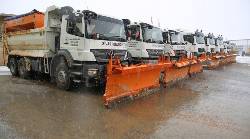 Sivas Belediyesi Karla M&uuml;cadele &Ccedil;alışmalarına Başladı