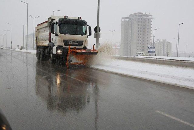 Sivas Belediyesi Karla Mücadele Çalışmalarına Başladı