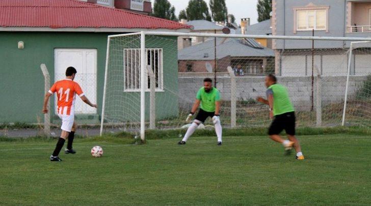 Van Büyükşehir Belediyespor Yöneticileri İle Basınspor Arasında Dostluk Maçı G1