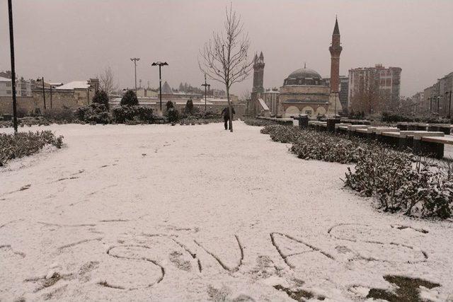 Sivas Belediyesi Karla Mücadele Çalışmalarına Başladı