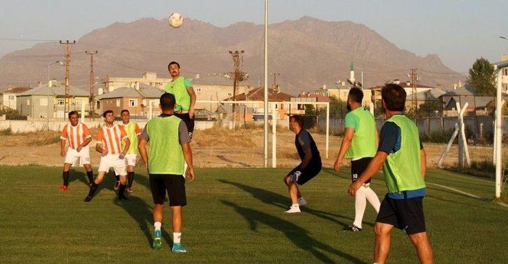 Van Büyükşehir Belediyespor Yöneticileri İle Basınspor Arasında Dostluk Maçı G4