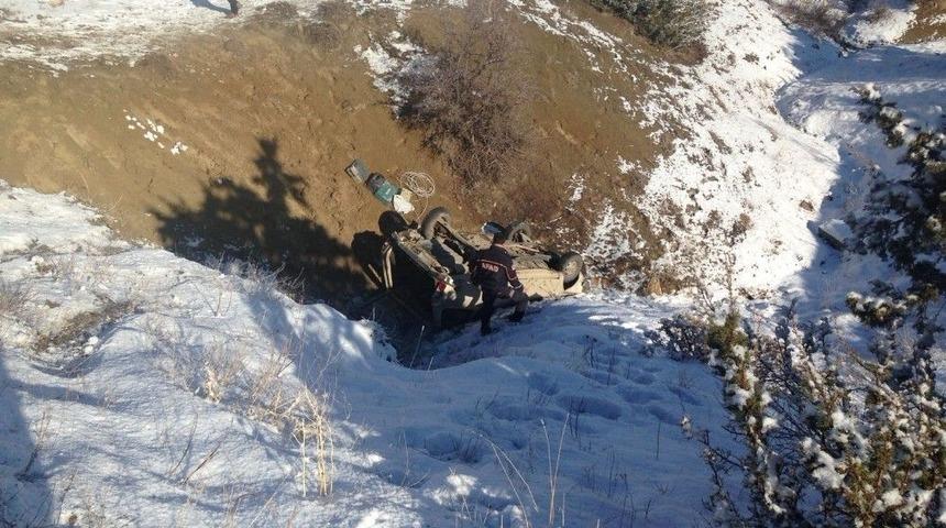 Şarampole U&ccedil;an Ara&ccedil;taki, Yaralıyı Ekipler Kurtardı