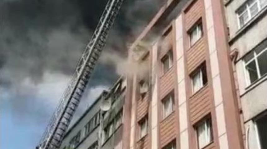 Fatih&rsquo;te Tadilat Yapılan Erkek &Ouml;ğrenci Yurdunda Yangın &Ccedil;ıktı